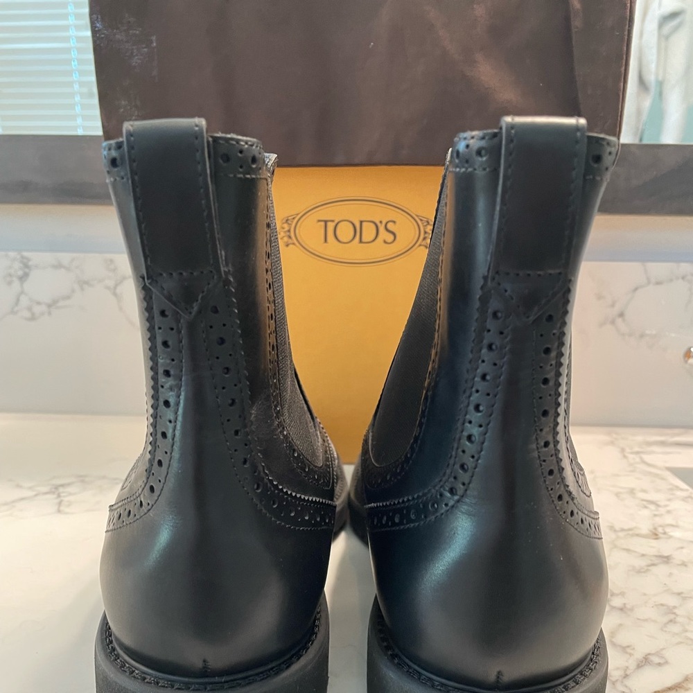 Tod’s ankle boots 100% leather and Authentic, brand NEW, size 11.5 UK 12.5 US. - Picture 5 of 8